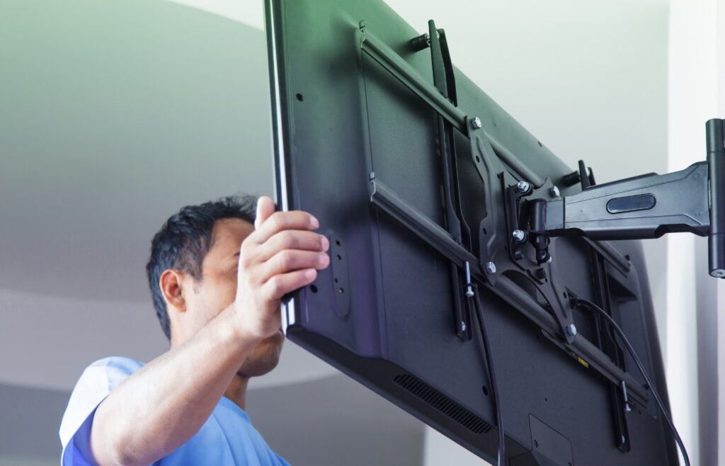 fixer une tv mur placo