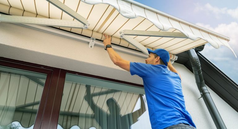 Installer un store banne ou une pergola : quelle échelle utiliser en toute sécurité ?
